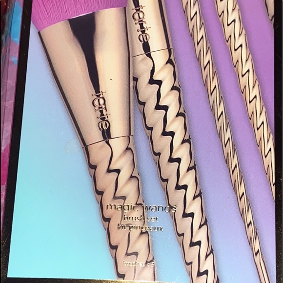 Limited edition Tarte brushes - Picture 6 of 6